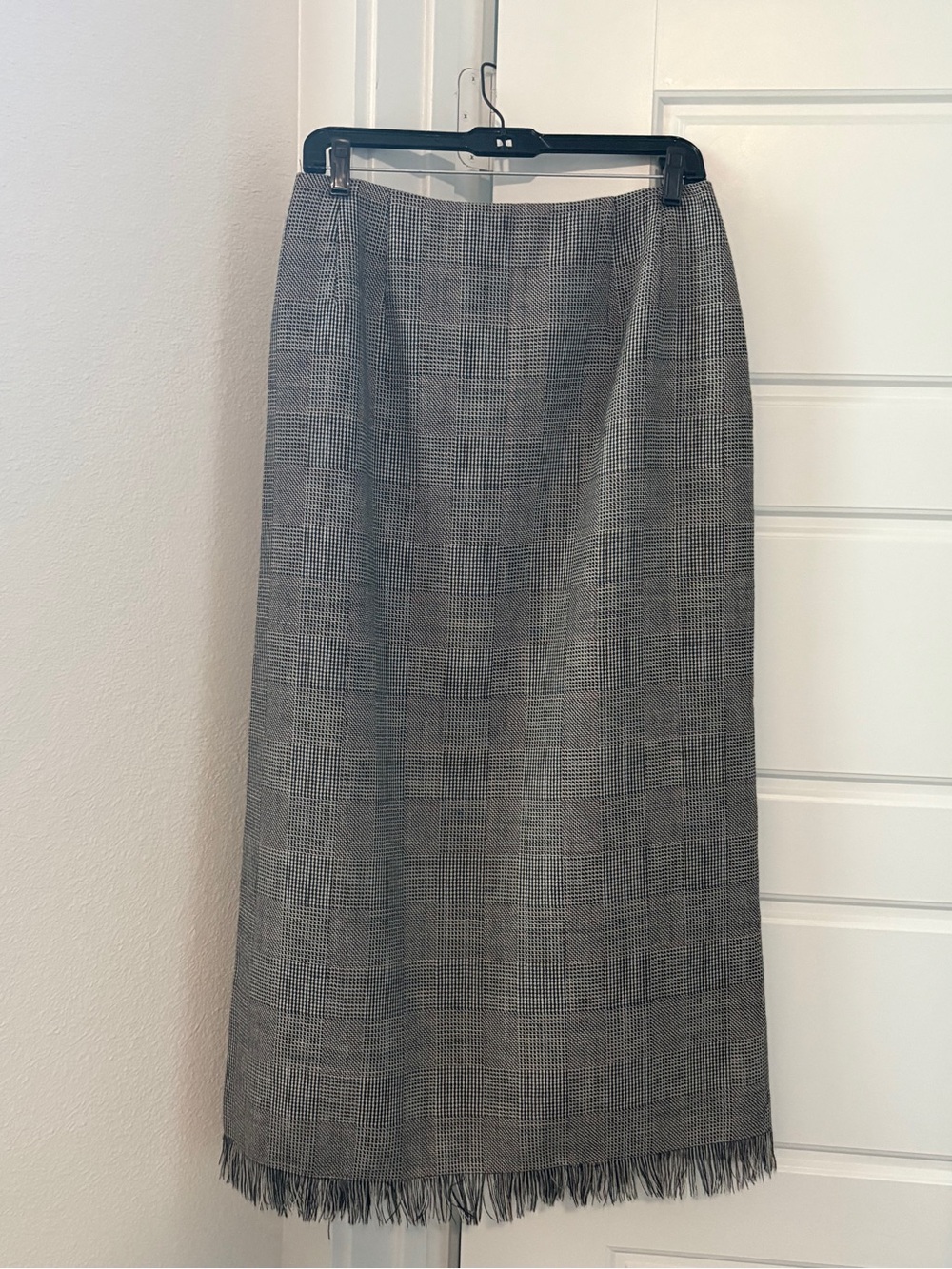 Vintage 100% Harve Bernard wool skirt Classic Gray Skirt with Fringe Trim